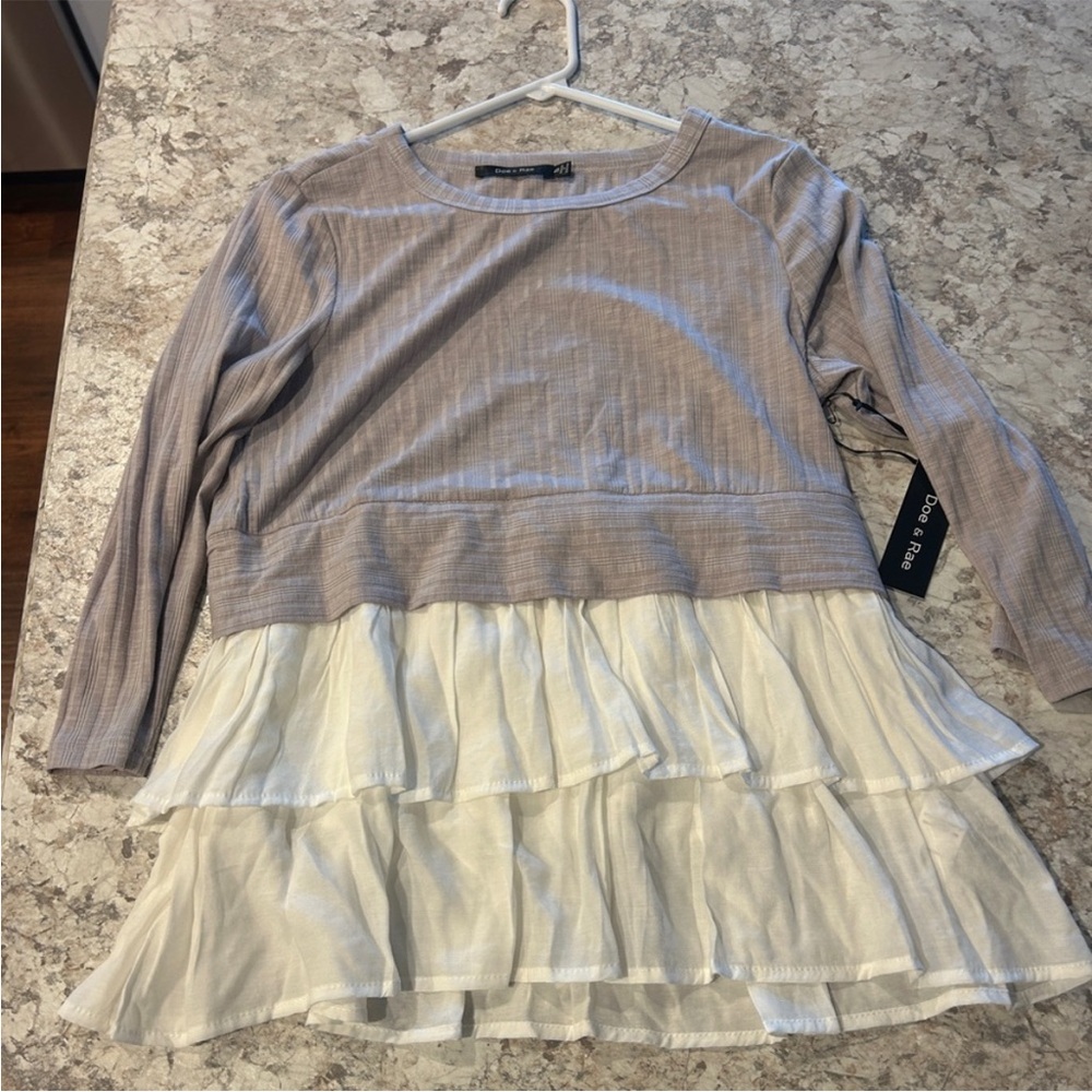 Doe & Rae 3/4 Sleeve Ruffle Top Small NWT - Picture 5 of 9